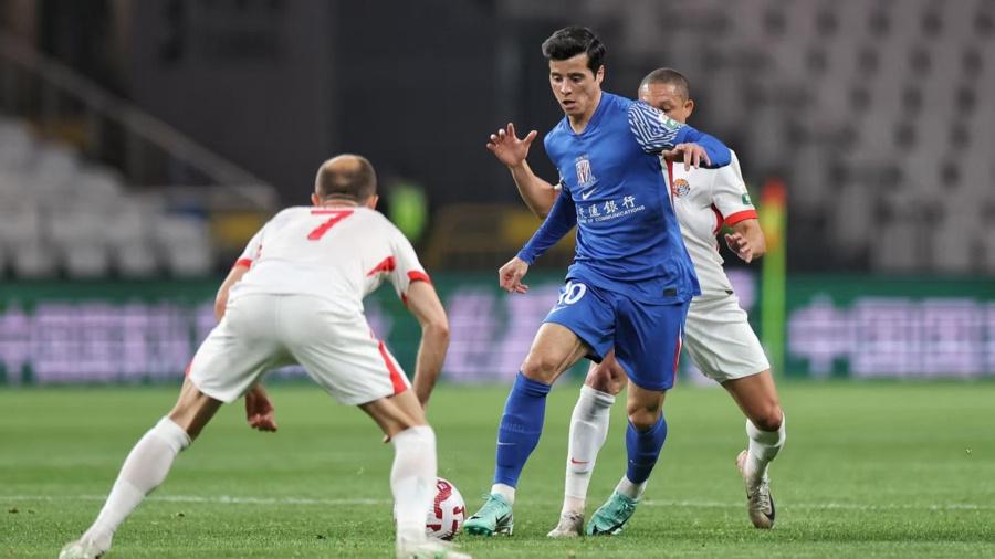 上海申花客, 撞入球网 上海申花客, 撞入球网