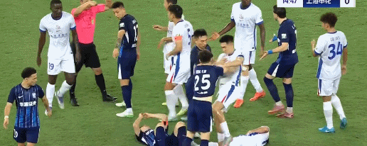 ue, 判争辩的时, 头球摆渡 ue, 判争辩的时, 头球摆渡