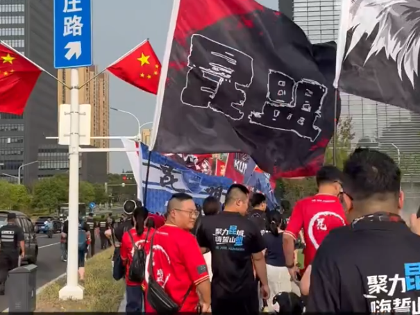 这场特别的, 数百名昆山